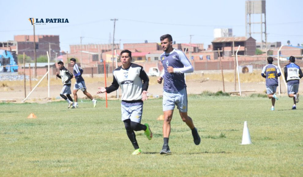 Jugadores del GV San José entrenando para la Copa Simón Bolívar