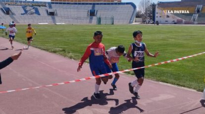 Prueba atlética en Oruro con participantes demostrando su talento