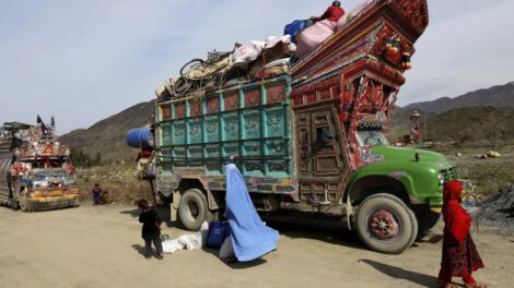 Talibanes rechazan plan de Pakistán para expulsar migrantes afganos