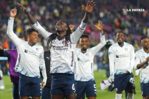 Festejo de los jugadores de Liga de Quito tras la finalización del partido