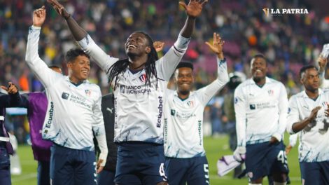 Festejo de los jugadores de Liga de Quito tras la finalización del partido