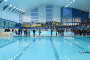 torneo de natación en la Piscina Olímpica de Oruro