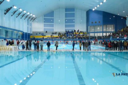 torneo de natación en la Piscina Olímpica de Oruro