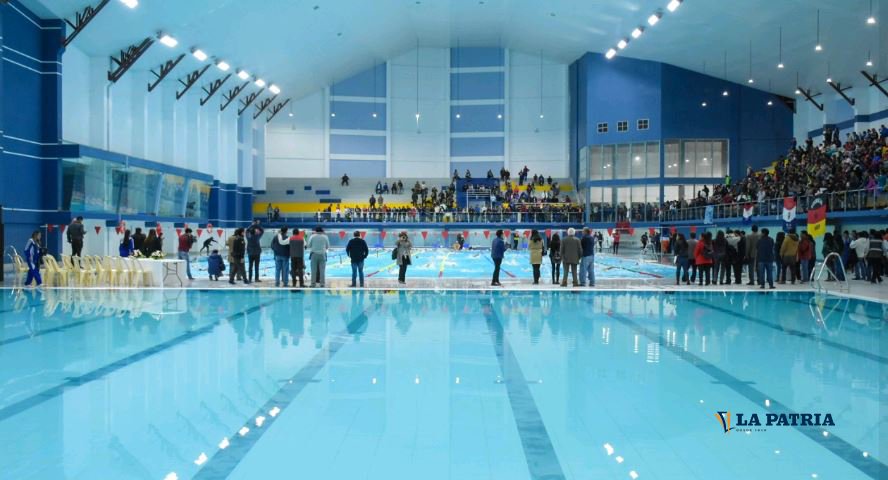 torneo de natación en la Piscina Olímpica de Oruro