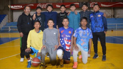 Selección orureña de básquetbol U-15 ganando en la Copa Bolivia