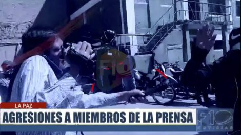 Policía procesado agrede a periodista de F10 Noticias