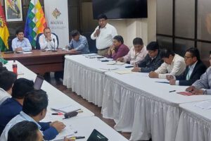 Gobierno y sindicato de choferes de Bolivia llegan a un acuerdo para evitar bloqueo de carreteras
