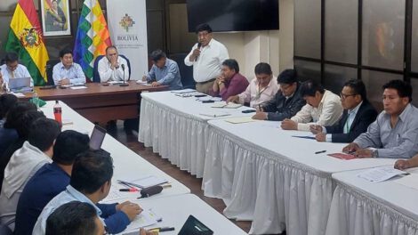 Gobierno y sindicato de choferes de Bolivia llegan a un acuerdo para evitar bloqueo de carreteras