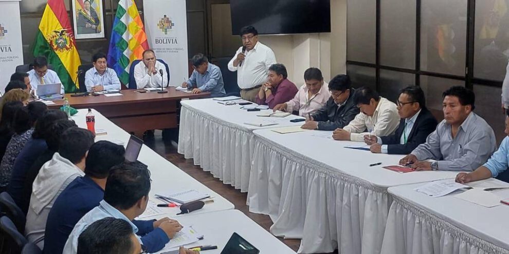 Gobierno y sindicato de choferes de Bolivia llegan a un acuerdo para evitar bloqueo de carreteras