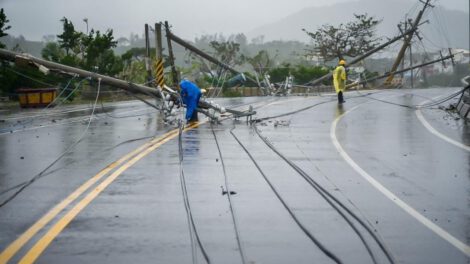 Tifón Koinu causa daños en Taiwán