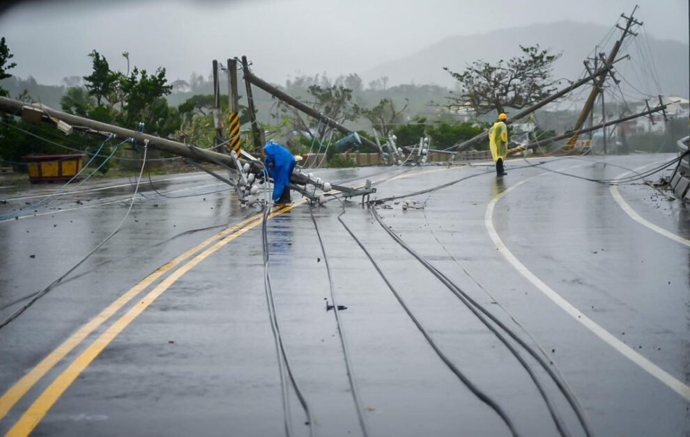 Tifón Koinu causa daños en Taiwán