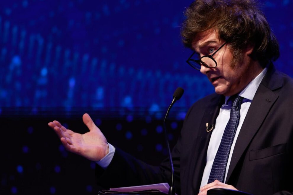 Javier Milei dolarización economía argentina