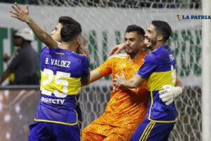 Festejo de los jugadores de Boca tras la concreción de Fernández en el último remate desde el punto penal