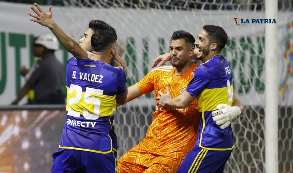 Festejo de los jugadores de Boca tras la concreción de Fernández en el último remate desde el punto penal