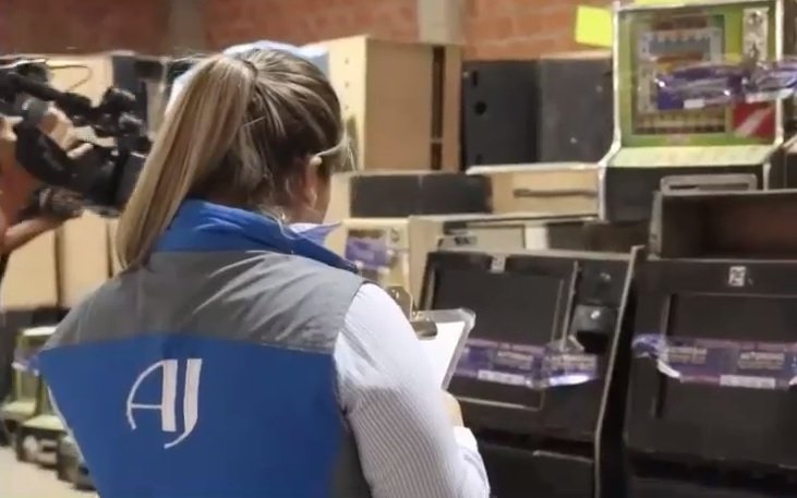 Operativo sorpresa de la AJ incauta 41 máquinas tragamonedas en Santa Cruz