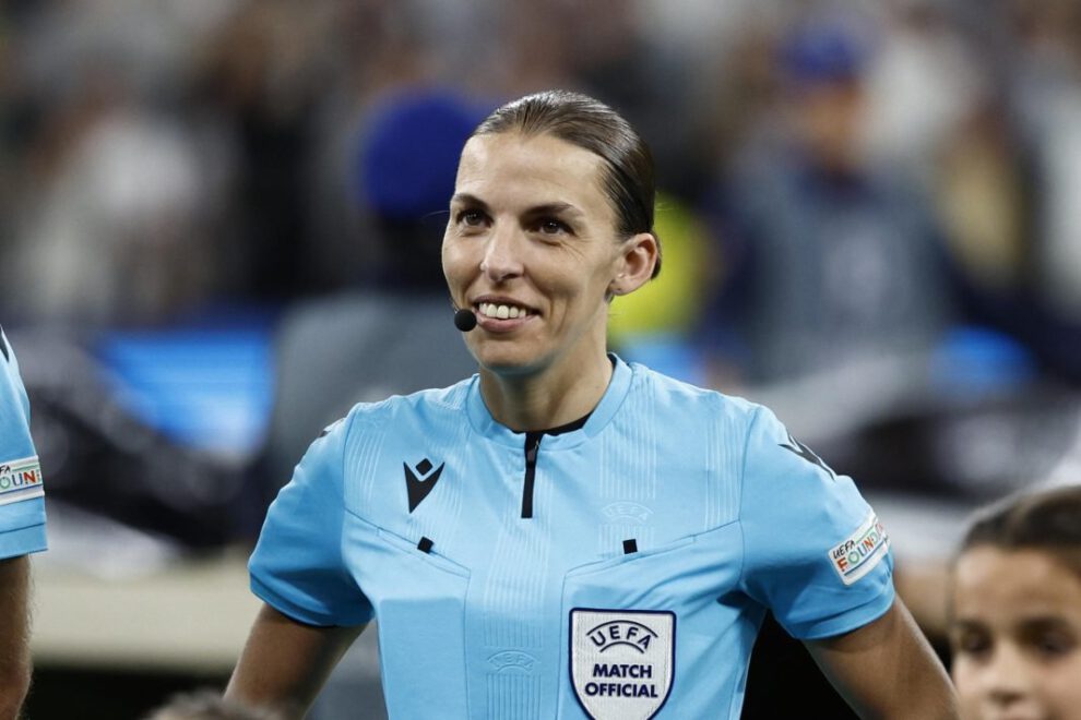 Stephanie Frappart, la árbitro pionera que rompe barreras en el fútbol