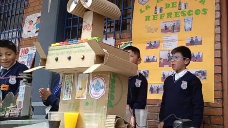Jóvenes orureños demuestran su pasión por la robótica en la Feria de Robótica