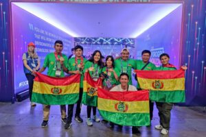 Selección boliviana de robótica en torneo mundial