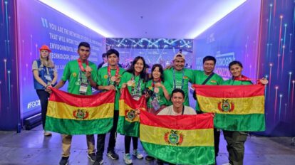 Selección boliviana de robótica en torneo mundial