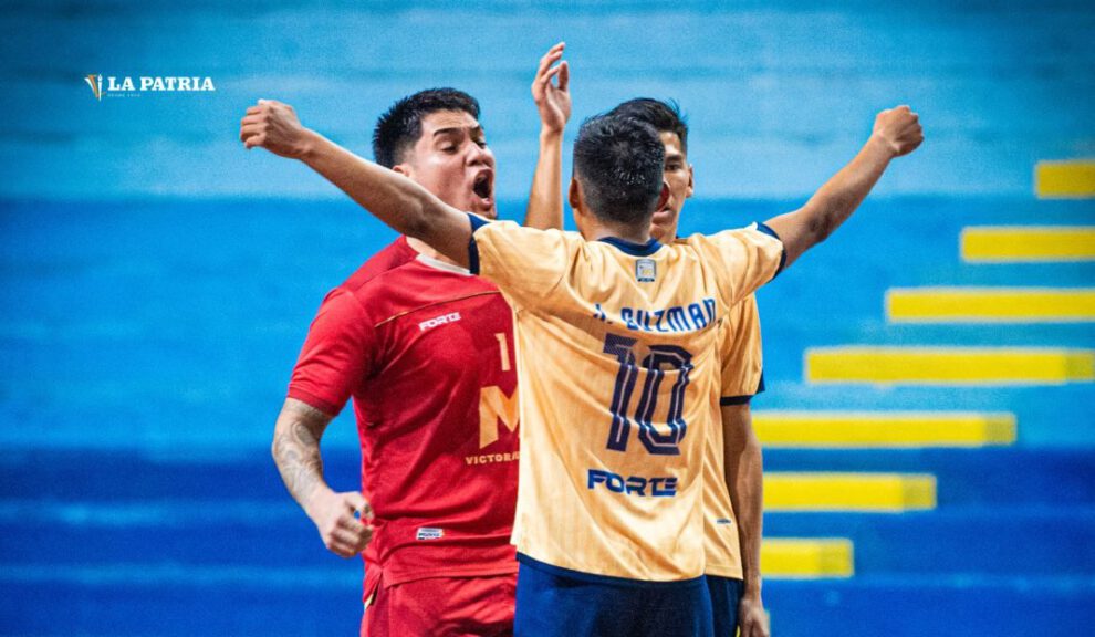 Jugadores de Víctor Muriel celebran el triunfo en la Liga Nacional de Futsal