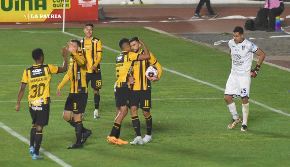Copa División Profesional con The Strongest y Palmaflor