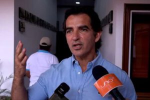 Sobreprecio en camionetas denunciado por Concejal Manuel Saavedra