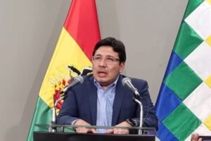Ministro de Hidrocarburos Franklin Molina repudia postergación del debate de contratos petroleros