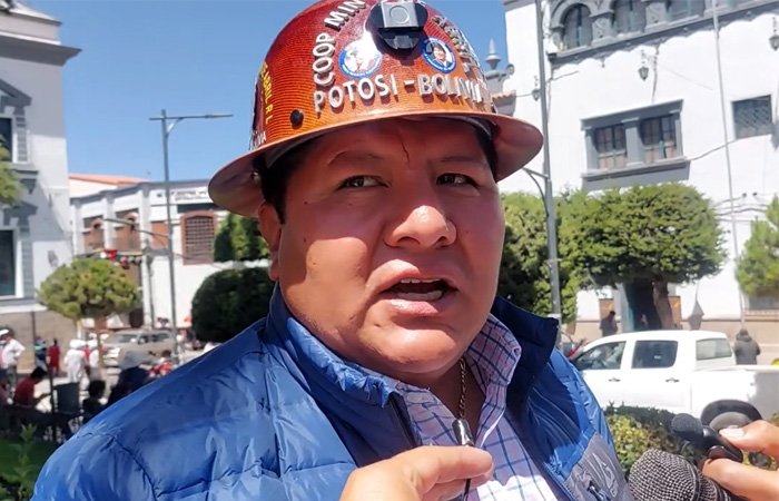 Dimisión del secretario ejecutivo de la COB solicitada por Hilarión Mamani