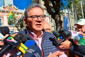 Exdiputado denuncia uso de cargos públicos para beneficio personal del canciller Rogelio Mayta