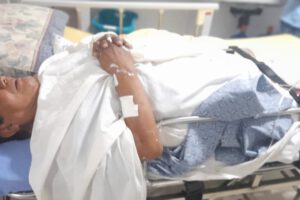 Accidente de tránsito en Santa Cruz con motociclista herido