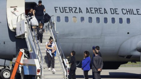 Evacuan a 83 chilenos desde Israel en vuelos humanitarios
