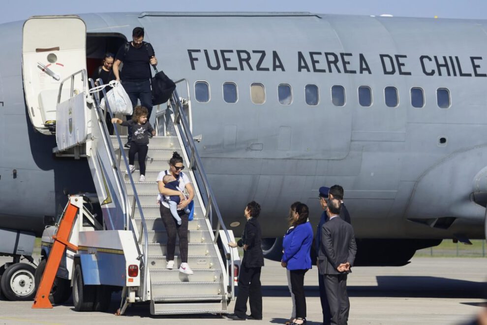 Evacuan a 83 chilenos desde Israel en vuelos humanitarios