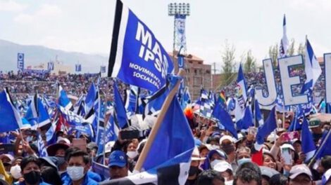 Cabildo en El Alto con más de 10.000 jóvenes