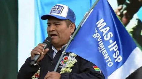 Defensa de instrumento político por Esteban Alavi en Bolivia