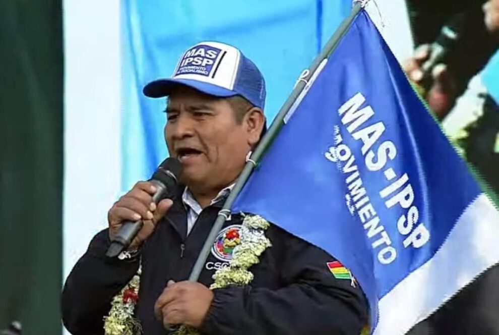 Defensa de instrumento político por Esteban Alavi en Bolivia