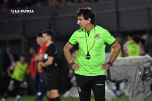 Gustavo Costas enfrenta críticas tras derrota ante Paraguay