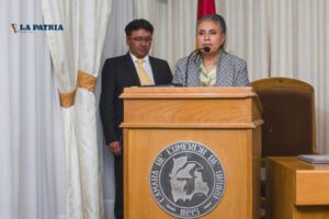 Mónica Alcocer presidente del Club Atlético Nacional durante el acto de homenaje