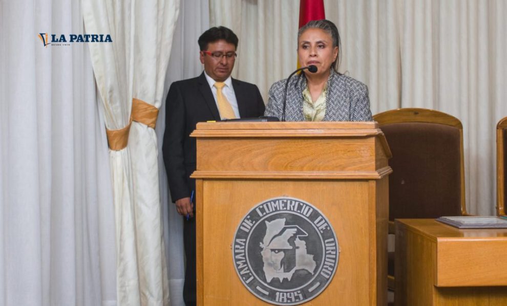 Mónica Alcocer presidente del Club Atlético Nacional durante el acto de homenaje
