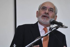 Carlos Mesa expresa su opinión sobre las elecciones nacionales de 2025