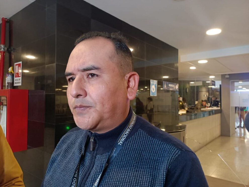 Daniel Rojas critica sometimiento legisladores
