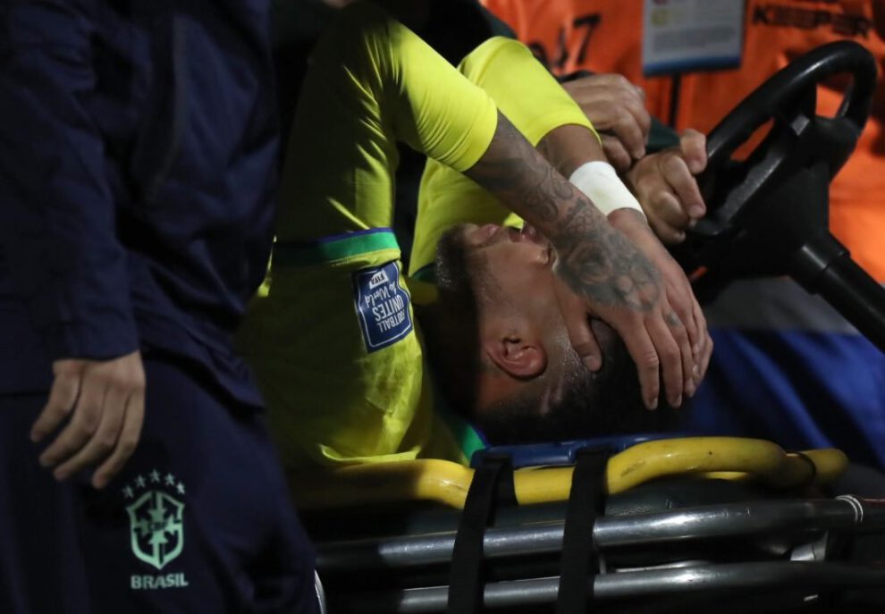 Neymar lesión rodilla en partido de Eliminatorias Sudamericanas