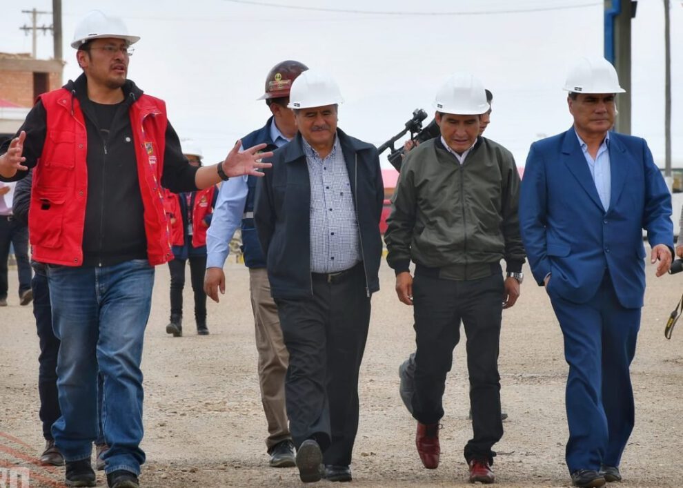 Gobernadores de Oruro, Cochabamba y Chuquisaca visitan el Puerto Seco