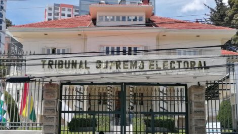 Renovación de directivas políticas por el TSE