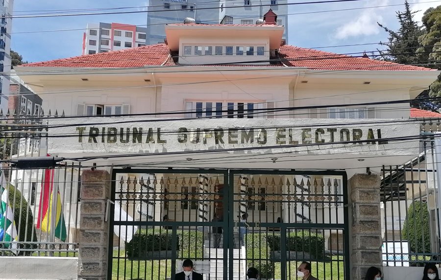 Renovación de directivas políticas por el TSE