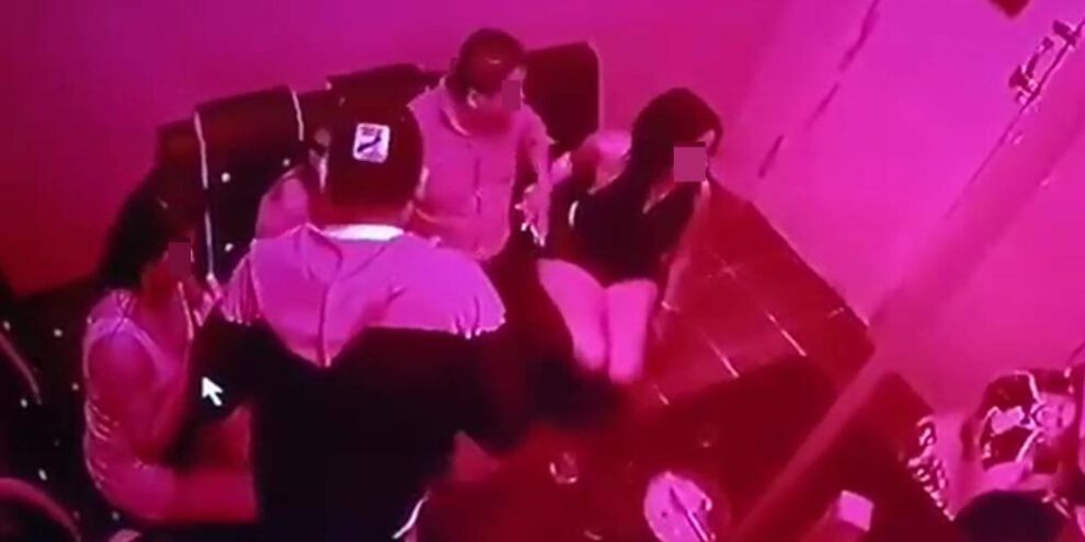 Alcalde de Colcapirhua en video dentro de un prostíbulo