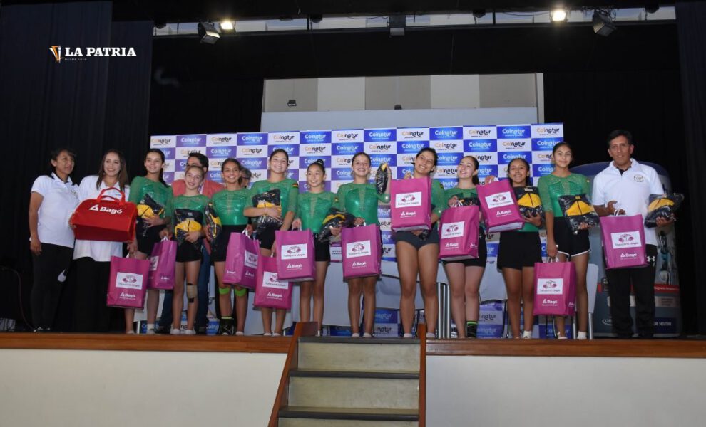 Integrantes del equipo boliviano de gimnasia en trampolín