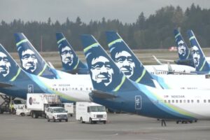 Piloto intenta apagar motores en vuelo de Alaska Airlines