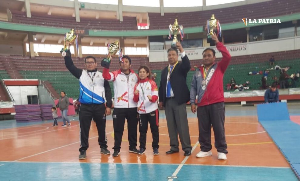 Delegación Oruro karate en el nacional de karate
