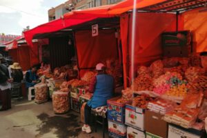 Feria por Todos Santos en la avenida 6 de Agosto