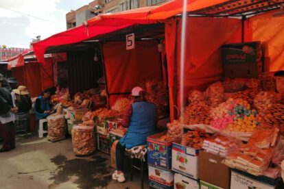 Feria por Todos Santos en la avenida 6 de Agosto